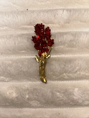 VINTAGE DM ‘97 Red Rose FLOWER Bouquet BROOCH PIN Red ENAMEL GOLD TONE Dozen